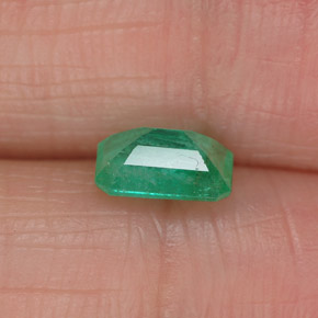 Emerald Gemstone in 7 x 5 mm (calibrated) Size for Sale, Emerald Stone in Green Color