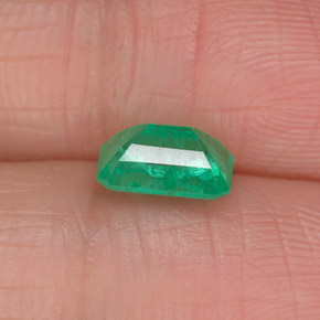 Emerald Gemstone in 7 x 5 mm (calibrated) Size for Sale, Emerald Stone in Green Color