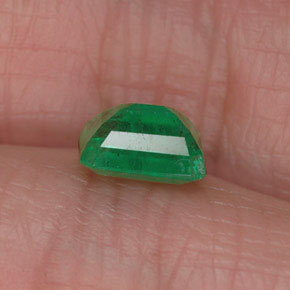 Emerald Gemstone in 6.6 x 5 mm Size for Sale, Emerald Stone in Green Color