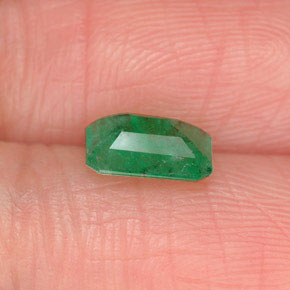 Emerald Gemstone in 6.7 x 4.7 mm Size for Sale, Emerald Stone in Green Color