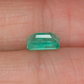 Emerald Gemstone in 6.2 x 4.2 mm Size for Sale, Emerald Stone in Green Color