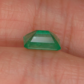 Emerald Gemstone in 7 x 5 mm (calibrated) Size for Sale, Emerald Stone in Green Color