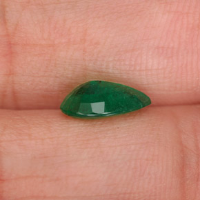 Emerald Gemstone in 9 x 6 mm (calibrated) Size for Sale, Emerald Stone in Green Color