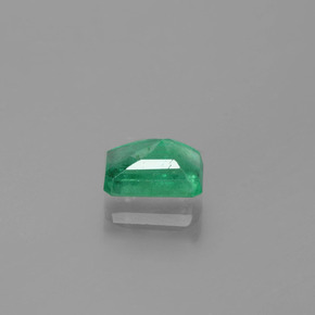 Emerald Gemstone in 6.9 x 4.6 mm Size for Sale, Emerald Stone in Green Color