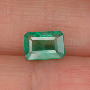 0.94 ct Green Emerald Gemstone, Emerald Gem in Octagon Facet Shape for Sale.