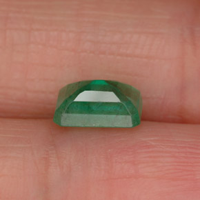 Emerald Gemstone in 7 x 5 mm (calibrated) Size for Sale, Emerald Stone in Green Color