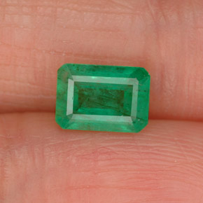0.92 ct Green Emerald Gemstone, Emerald Gem in Octagon Facet Shape for Sale.