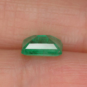 Emerald Gemstone in 7 x 5 mm (calibrated) Size for Sale, Emerald Stone in Green Color