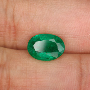 1.37 ct Green Emerald Stone, Natural Emerald in Oval Facet Shape for Sale