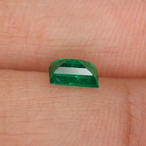 Emerald Gemstone in 5.3 x 3.9 mm Size for Sale, Emerald Stone in Green Color