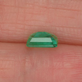 Emerald Gemstone in 5.8 x 3.8 mm Size for Sale, Emerald Stone in Green Color