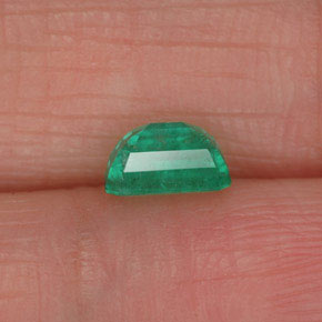 Emerald Gemstone in 5.8 x 4 mm Size for Sale, Emerald Stone in Green Color