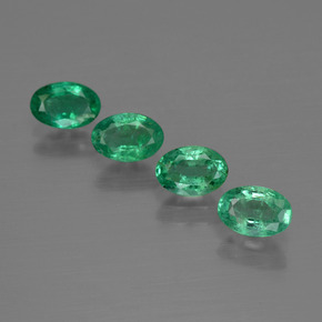 Medium Green Smaragd Edelstein - 0.5ct Oval facettiert (ID: 412070)