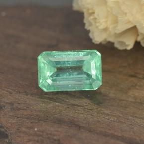 0.7ct Octagon Step Cut Green Emerald Gem for sale 0.7ct Octagon Step Cut Green Emerald Gem (ID: 498670)