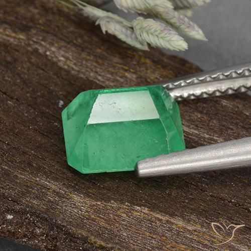 Emerald Gemstone in 7.7 x 7 mm Size for Sale, Emerald Stone in Light Green Color