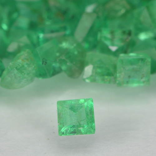 Bright Green Emerald Gem - 0ct Square Step-Cut (ID: 500497)