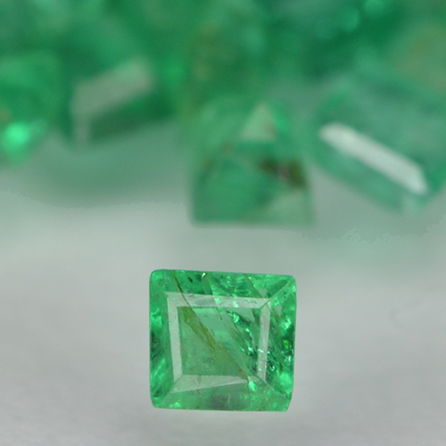 Light Green Emerald Gem - 0ct Square Step-Cut (ID: 500617)