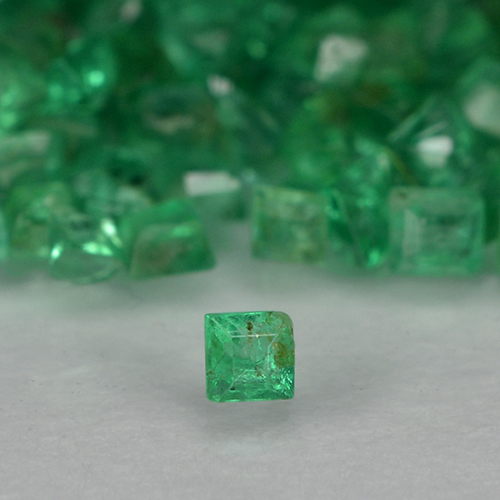 Warm Green Emerald Gem - 0ct Square Step-Cut (ID: 500872)