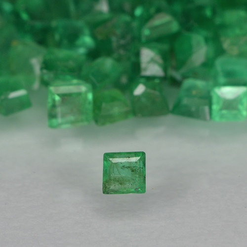 Medium Green Emerald Gem - 0ct Square Step-Cut (ID: 500873)