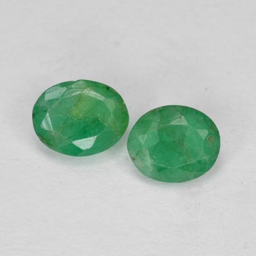 Medium light Green Emerald Gem - 0.3ct Oval Facet (ID: 586493)