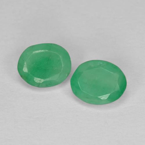 2 Émeraudes Ovale assorties de 5 x 4mm, poids total de 0,62 ct / moyenne de 0,31 ct chacune, Vert clair à pureté si-i1, pierre gemme naturelle , dureté Mohs de 7.5 à 8 convient aux bijoux de tous les jours, pierre de sagesse, Mardi Gemme, Photo A