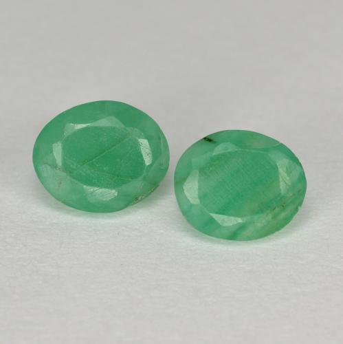 Bright Green Emerald Gem - 0.3ct Oval Facet (ID: 586728)