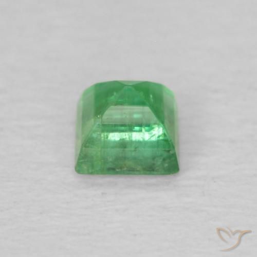 Emerald Gemstone in 2.9 x 2.7 mm Size for Sale, Emerald Stone in Shamrock Green Color