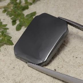 19.3ct Octagon Cabochon Black Gray Hematite Gem for sale 19.3ct Octagon Cabochon Black Gray Hematite Gem (ID: 498035)
