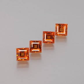 Lot de 4pc Grenat Hessonites Orange Carré du Sri Lanka - Taille 3,5 x 3,5mm, poids total 1,46 ct / moyenne 0,37 ct chaque, couleur : Ambre orange, dureté de Mohs 6.5 à 7.5 convient aux bijoux de tous les jours, pierre de sagesse, Photo A