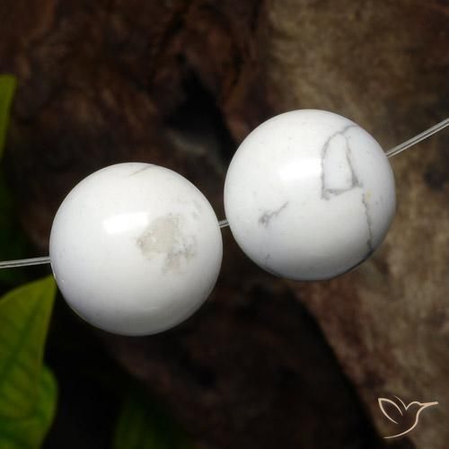2 pezzi Howlite bianco Sfera abbinato di dimensioni 14,5mm, peso 46,44 ct totali / media. 23,22 ct ciascuno, giallo in purezza Opaque, gemma naturale non trattati, durezza Mohs 3 - 3,5 , Photo A