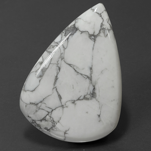54,1 x 38,7mm Howlite bianco taglio pera dagli Stati Uniti, peso di 117,48 ct, pietra preziosa naturale non trattati in purezza Opaque, 1 pezzo Howlite Cabochon pera - Colore: Multicolore Bianco, durezza Mohs di 3 - 3,5 , Photo A
