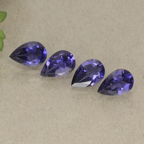 Violet aubergine Iolite gemme - 0.4ct Poire facette (ID: 498079)
