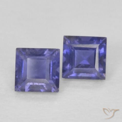 2 pezzi Eliolite viola Quadrato abbinato di dimensioni 2,6 x 2,6mm, peso 0,19 ct totali / media. 0,1 ct ciascuno, giallo in purezza VS, gemma naturale non trattati, durezza Mohs 7 - 7,5 adatto per gioielli da indossare ogni giorno , Photo A