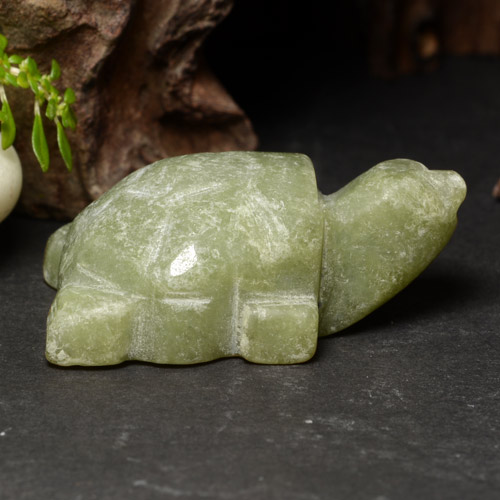 Jadéite Vert Fantaisie 35,1x21,5 mm de Birmanie, poids de 79,78 ct, pierre gemme naturelle Non traité de pureté Opaque , 1 pièce de jadéite carved turtle, couleur : Vert clair, dureté de Mohs de 6 à 6.5, Photo A