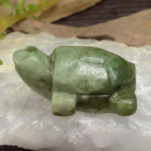 Vert chaud Jadéite gemme - 78.3ct Tortue sculptée (ID: 470541)
