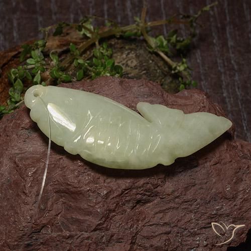 Giadeite 43,4x15,1 mm giallo Pesce intagliato con foro dal Myanmar, peso di 31,9 ct, gemma naturale non trattati in purezza Translucent, 1 pezzo Giadeite - Colore: Giallo-verde medio, durezza Mohs di 6 - 6,5, Photo A