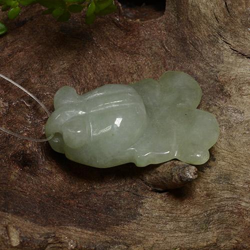 Medium Green Jade Edelstein - 24.5ct Geschnitzter Fisch mit Loch (ID: 494280)