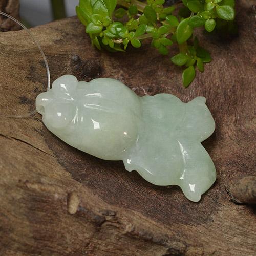 Medium Green Jade Edelstein - 22ct Geschnitzter Fisch mit Loch (ID: 494848)