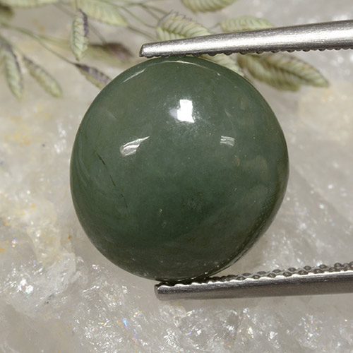 Medium Green Jadeite Gem - 6.9ct Round Cabochon (ID: 496166)