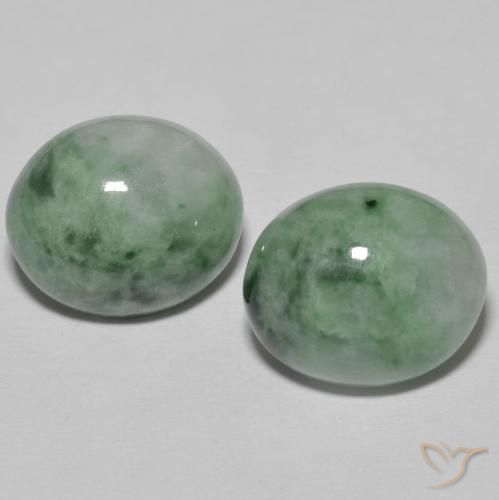 Coppia Giadeite taglio ovale da 12,1 x 10,1mm abbinati - Peso 10,09 ct totali / media. 5,05 ct ciascuno, colore Verde grigiastro in purezza Opaque, pietra preziosa naturale non trattati, durezza Mohs 6 - 6,5, Photo A