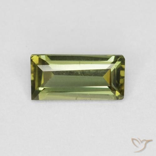 5,9 x 2,9mm Cornerupina verde Baguette sfaccettata dallo Sri Lanka, peso di 0,27 ct, pietra preziosa naturale non trattati in purezza VVS-VS, Cornerupina 1pz - il colore è Verde oliva, durezza Mohs di 6,5 - 7 adatto per gioielli da indossare ogni giorno, Photo A