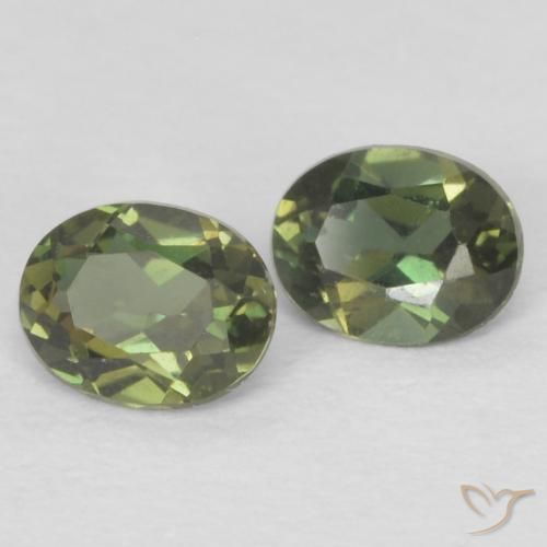 Coppia Cornerupina taglio ovale da 4 x 3,1mm abbinati - Peso 0,37 ct totali / media. 0,19 ct ciascuno, colore Verde in purezza VS, pietra preziosa naturale non trattati, durezza Mohs 6,5 - 7 adatto per gioielli da indossare ogni giorno, Photo A