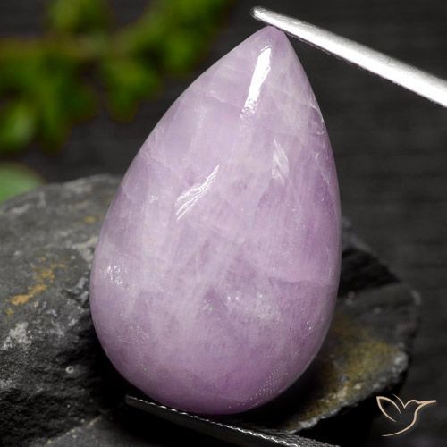 38,77ct Cabochon pera viola Kunzite dall'Afghanistan, Dimension 28,5 x 17,6mm, Natural non trattati Gemstone, Translucent Clarity, 1 piece Kunzite in Viola rossastro chiaro Color, Mohs Hardness of 7 adatto per gioielli da indossare ogni giorno, Photo A