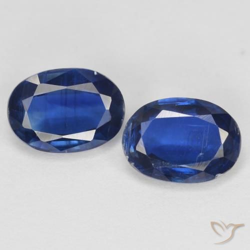 2 pezzi Cianite taglio ovale abbinati di dimensioni 7,2 x 5,2mm, peso 2,02 ct totali / media. 1,01 ct ciascuno, Blu navy in purezza SI, pietra preziosa naturale non trattati, durezza Mohs 6 - 7, Photo A