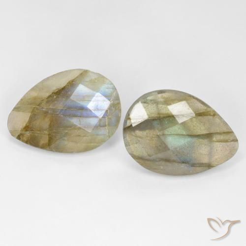 Par de Labradorita Pera a juego de 18,2 x 13,3mm - Peso 13,52 ct en total / promedio. 6,76 ct cada uno, piedra preciosa natural No tratado, color Multicolor con claridad Translúcido, dureza Mohs 6 - 6.5, Photo A