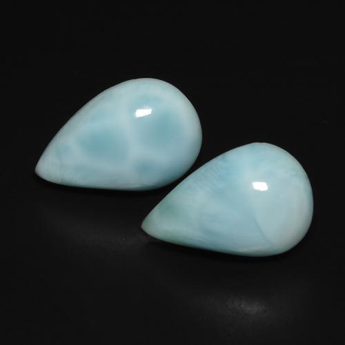 Par de Larimar Pera a juego de 12 x 7,9mm - Peso 4,83 ct en total / promedio. 2,42 ct cada uno, color Azul verdoso claro en claridad Opaco, piedra preciosa natural No tratado, dureza de Mohs 4.5 - 5, Photo A