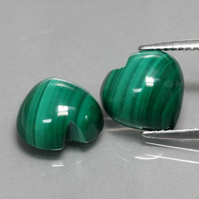 9.54 ct Green Malachite Gemstone, Malachite Gem in Heart Cabochon Shape for Sale.