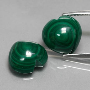 9.06 ct Green Malachite Gemstone, Malachite Gem in Heart Cabochon Shape for Sale.