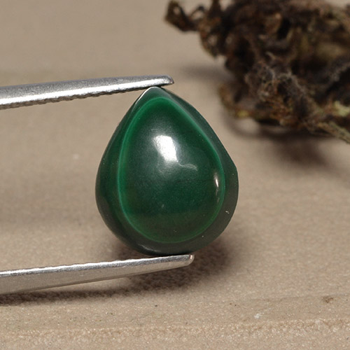 Malachite 10,8 x 9mm verde Cabochon pera dal Congo, peso di 5,6 ct, gemma naturale non trattati in purezza Opaque, 1 pezzo Malachite - Colore: Verde medio, durezza Mohs di 3,5 - 4, Photo A