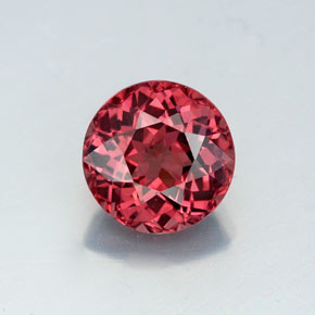 2.68 ct Pink Malaya Garnet Gemstone, Malaya Garnet Gem in Round Facet Shape for Sale.